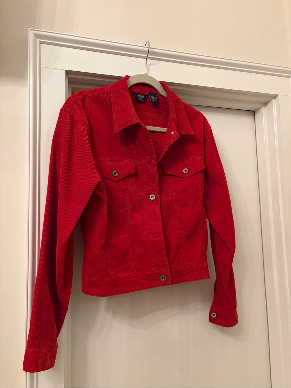 Vintage Gap red corduroy cropped jacket, fits S / M, very soft, good condition